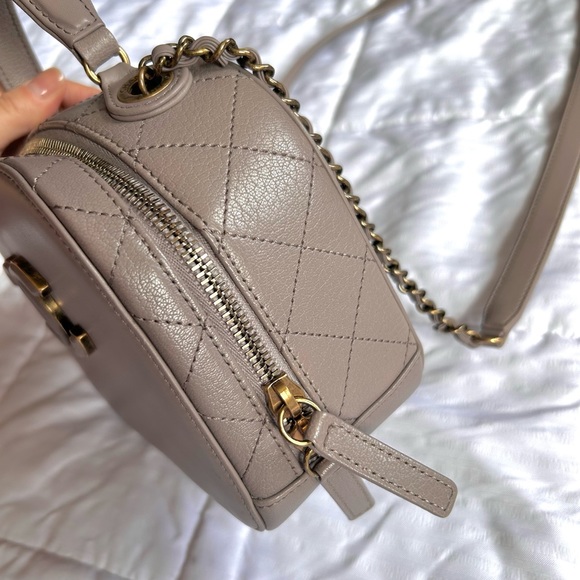 Chanel Coco Curve Vanity Case - Picture 5 of 12